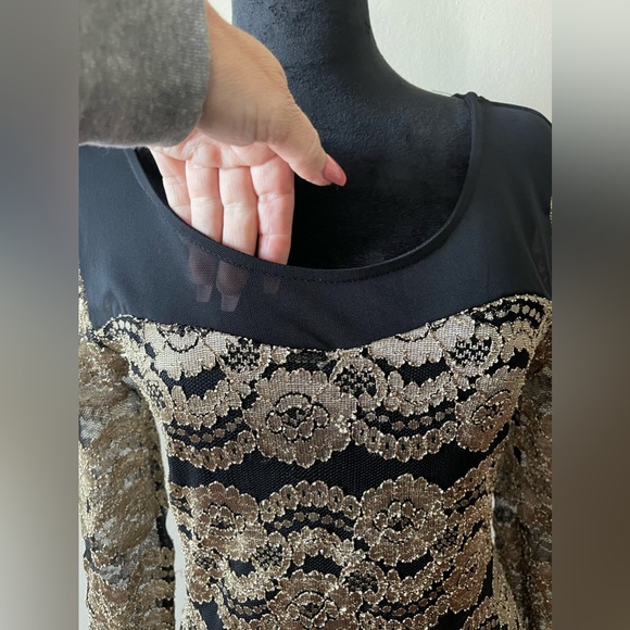 Black/Gold Lace/Mesh Combo top, size med, like new - Picture 2 of 5